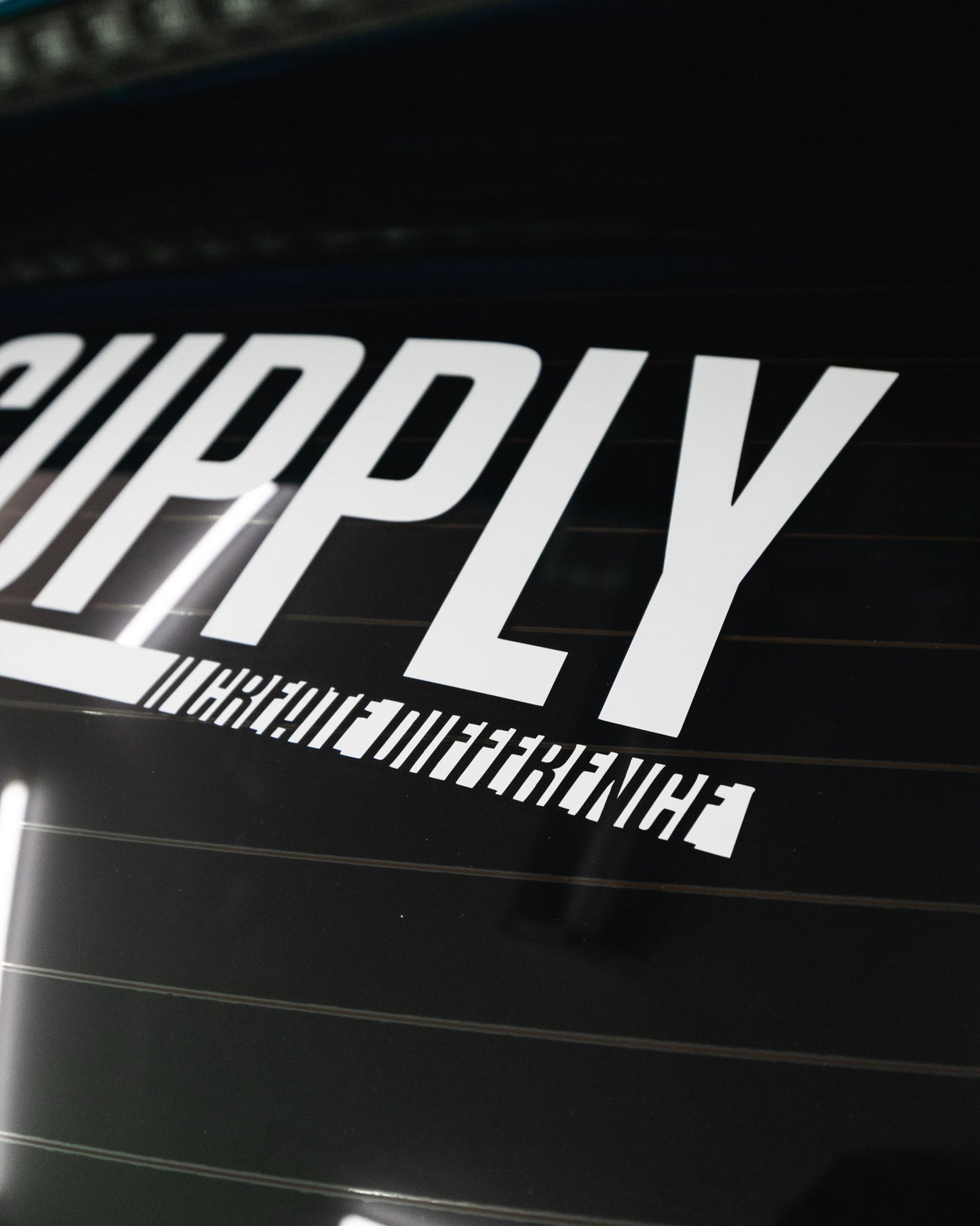 UNDERLINE REAR WINDOW BANNER