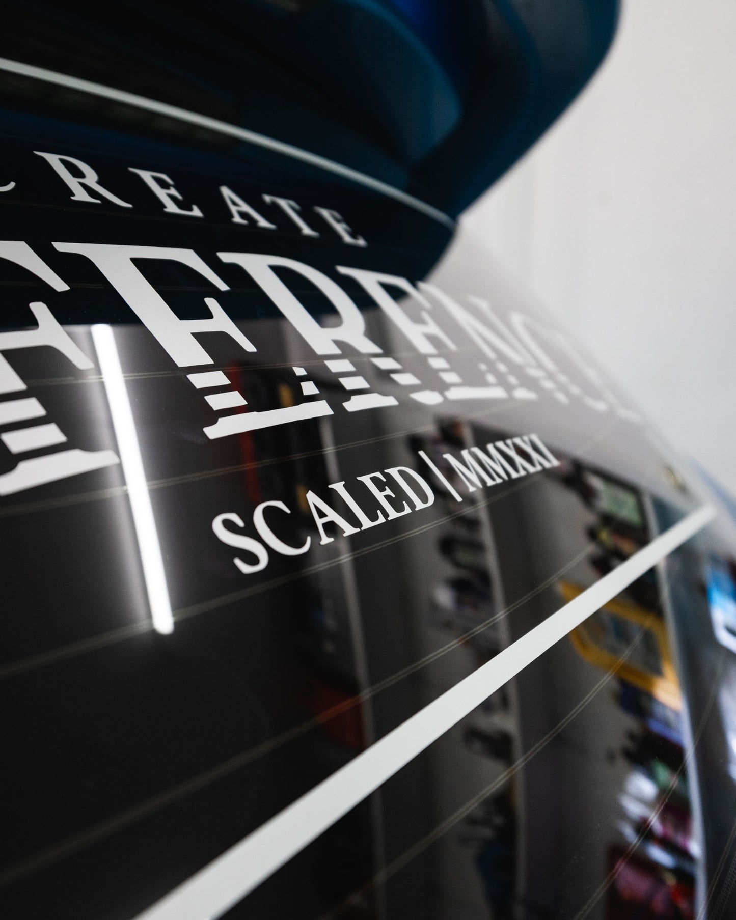 CREATE DIFFERENCE REAR WINDOW BANNER