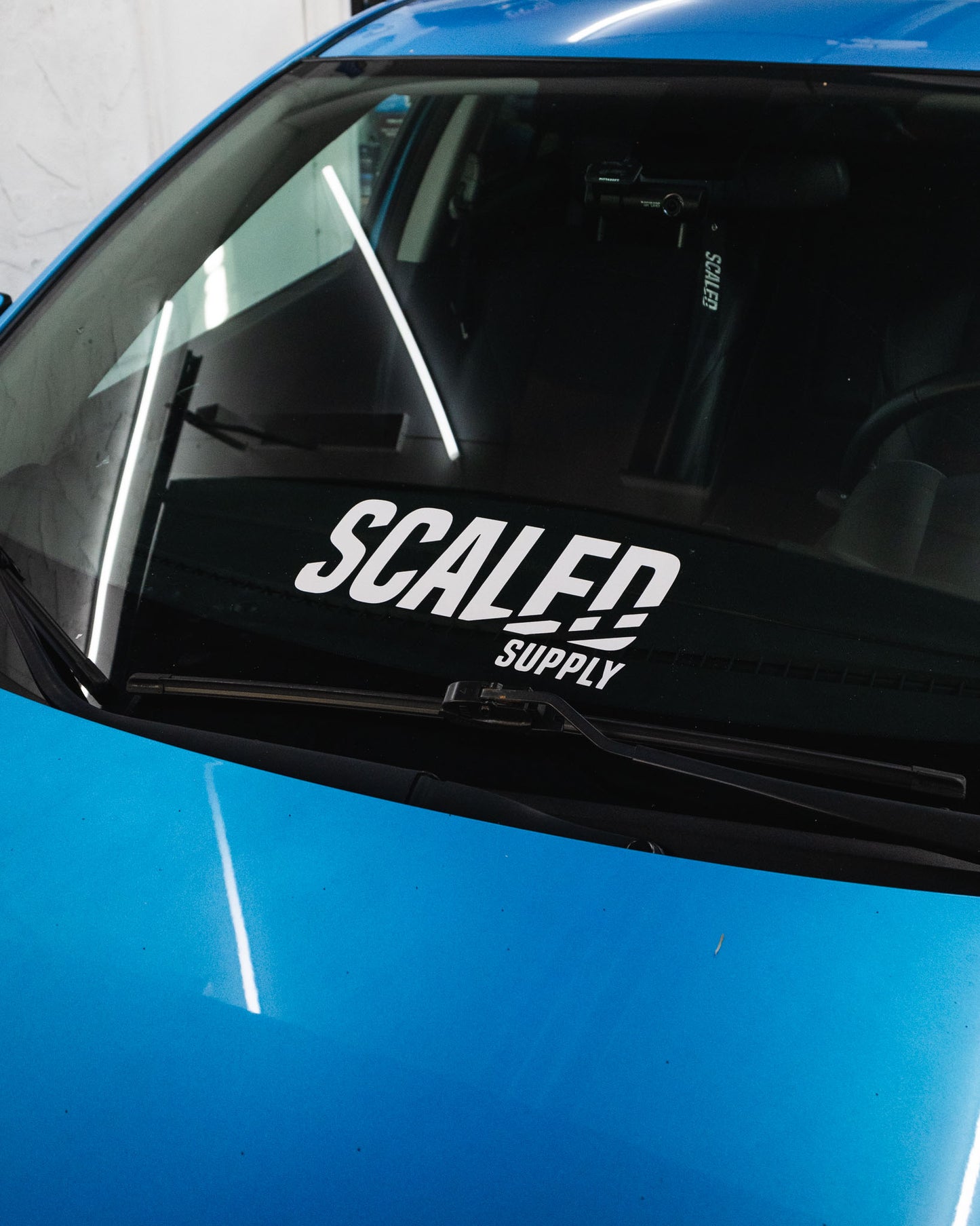 SCALED SUPPLY WINDSHIELD BANNER