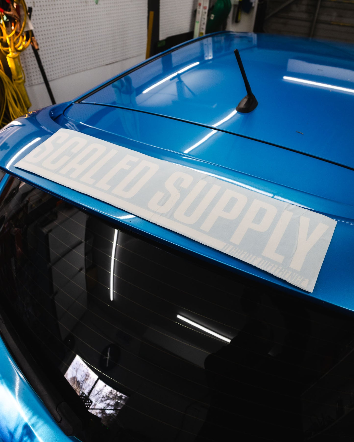 UNDERLINE REAR WINDOW BANNER