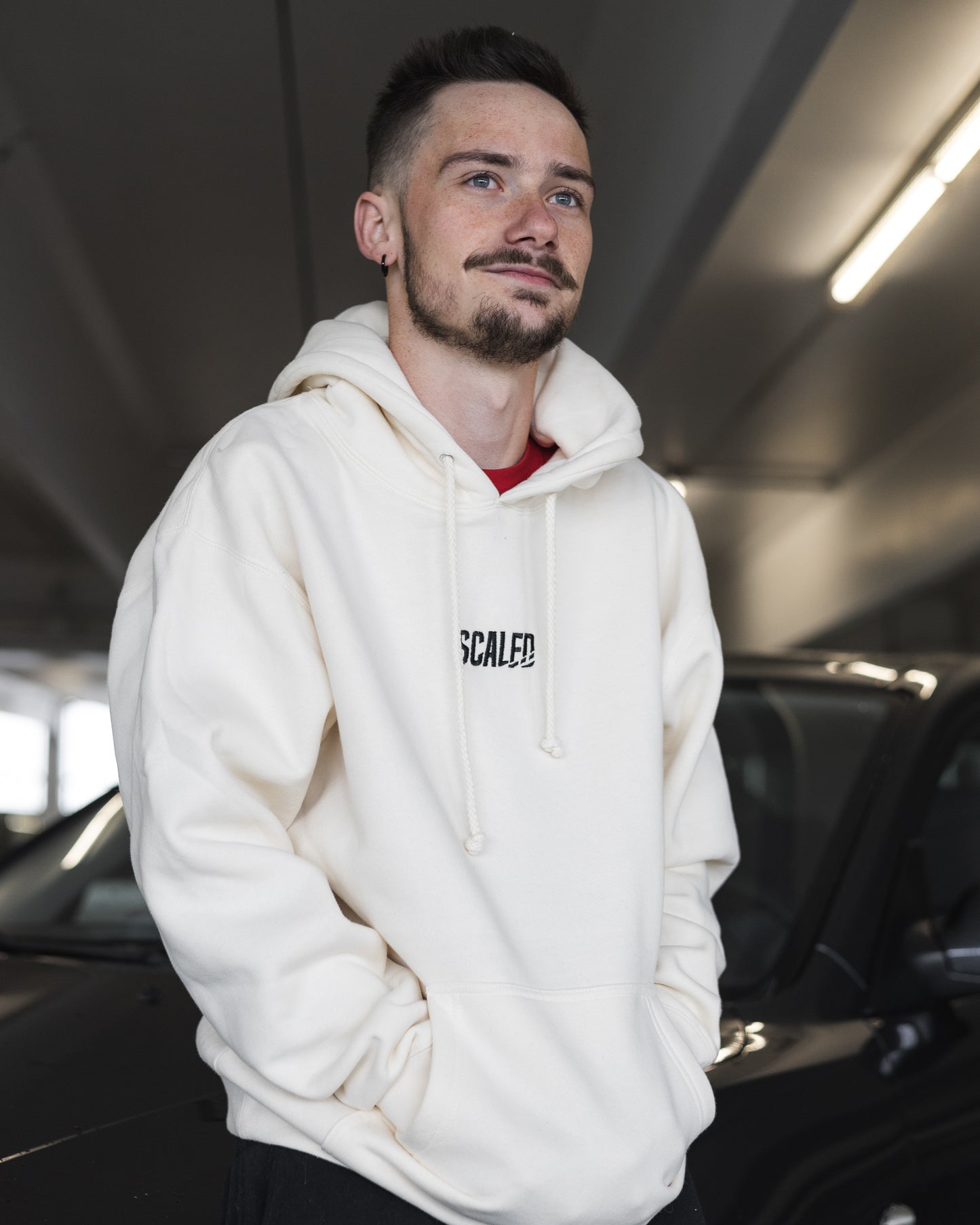 SCALED SIGNATURE HOODIE CREAM