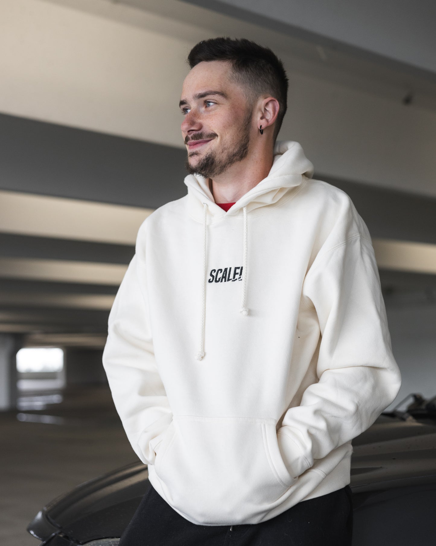 SCALED SIGNATURE HOODIE CREAM