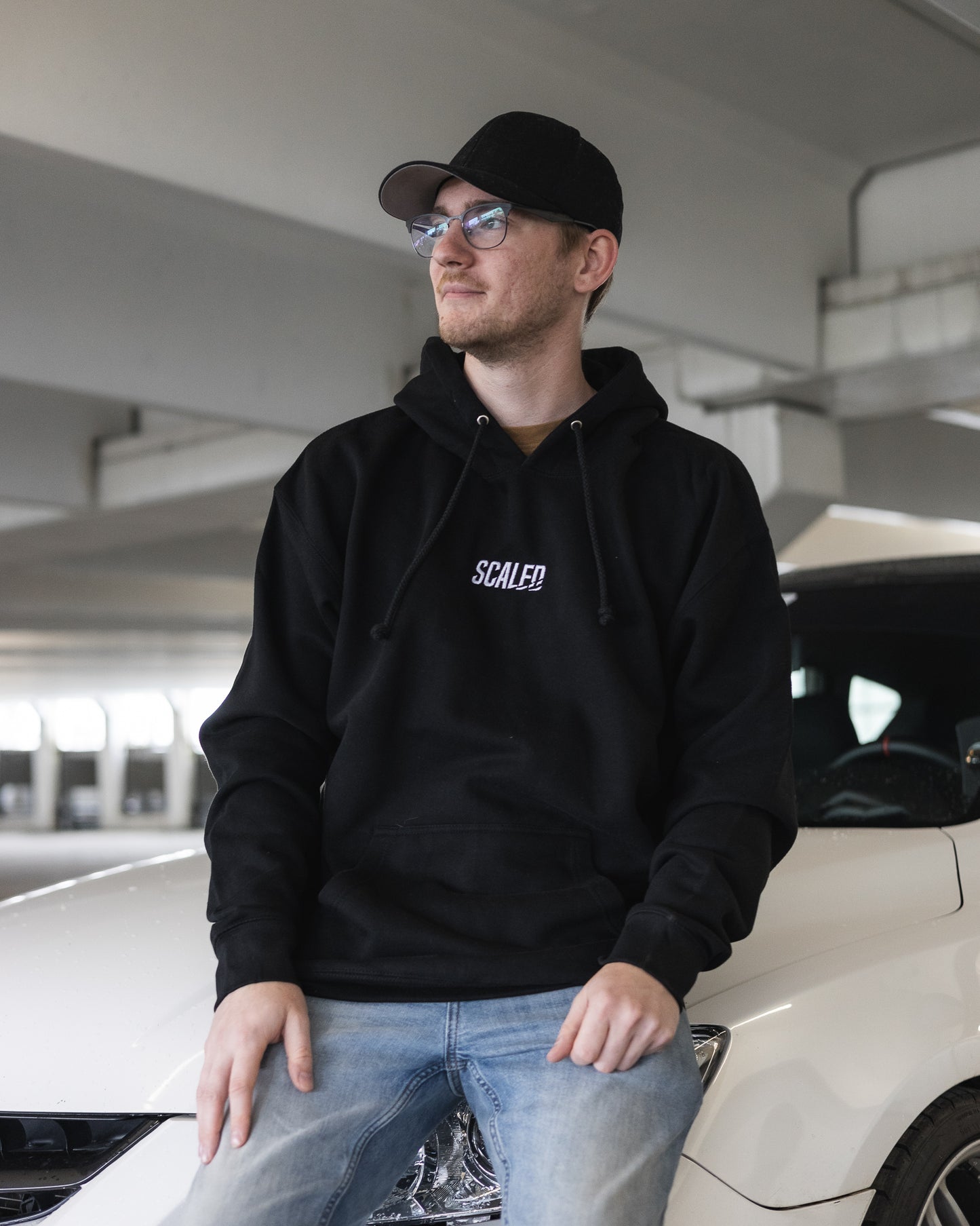 SCALED SIGNATURE HOODIE BLACK